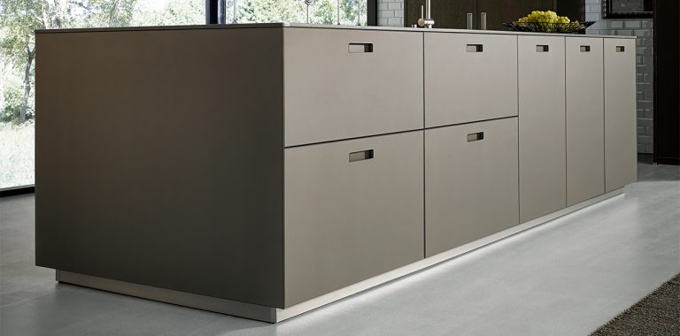 Premium-Kueche-NX902-Glas-matt-platin-Sockel-Zoom