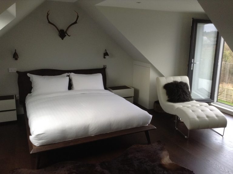 Dark wooden bed and bedside cabinets#3-Realmuto