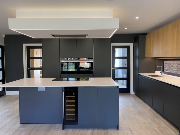 Schuller Lava Black & Knotty Oak