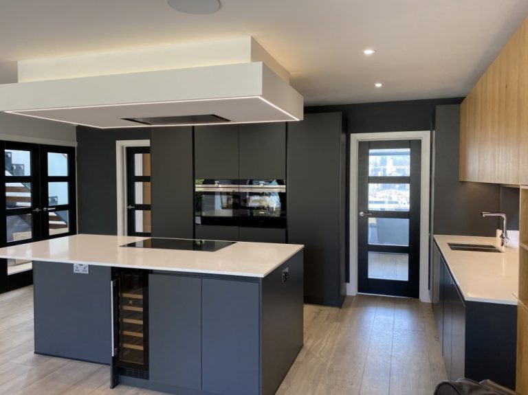 Schuller Lava Black & Knotty Oak