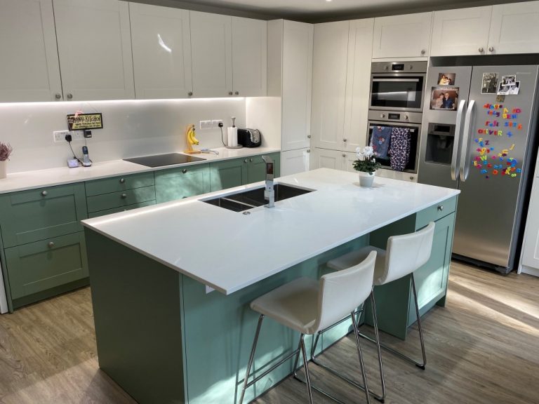 Schuller Sage Green & White