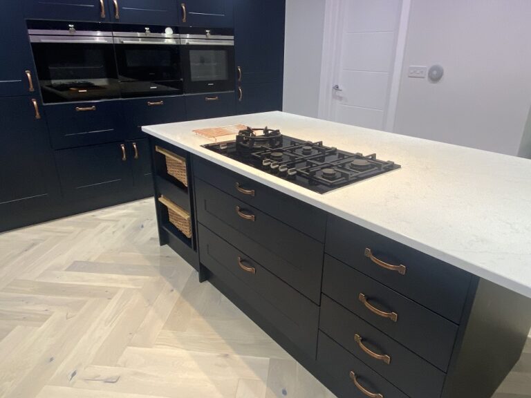 Solent Indigo Blue shaker