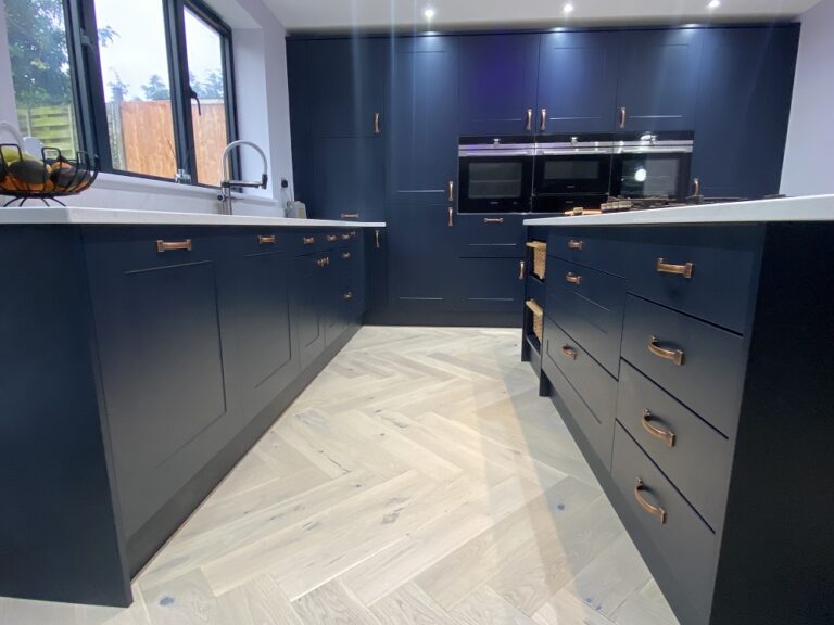 Solent Indigo Blue shaker